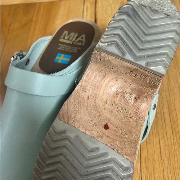 MIA Light Green Clogs Size 38/7.5 like new - Picture 2 of 2